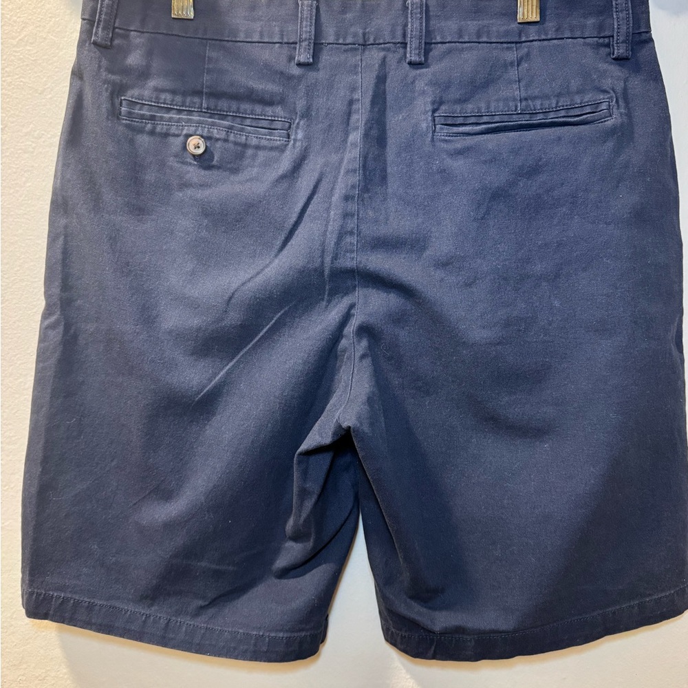 Old Navy Men's Navy Flat-Front Shorts - Picture 6 of 11